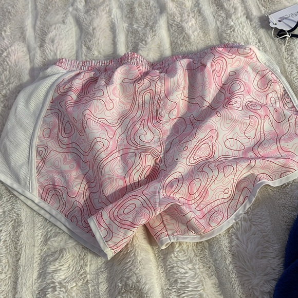 UNDER ARMOUR DRIFIT LOOSE SHORTS - Picture 2 of 2